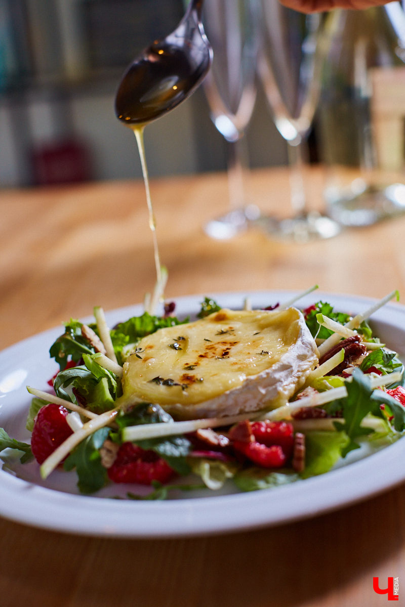 Волшебный салат в меню гармоничного новогоднего ужина для сомелье Любови Барило.