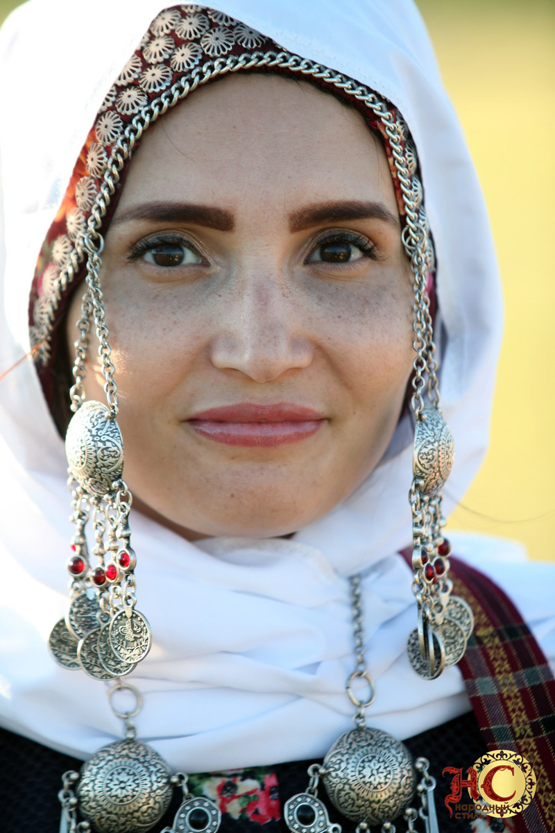 Как рассказать о национальном единстве и многообразии так, чтобы зритель не вывихнул челюсть, зевая? «Страна простора» — как раз такой позитивный пример. Владимирский ролик занял 1-е место в Национальной премии «На благо мира». Рассказываем о награде и самом произведении.