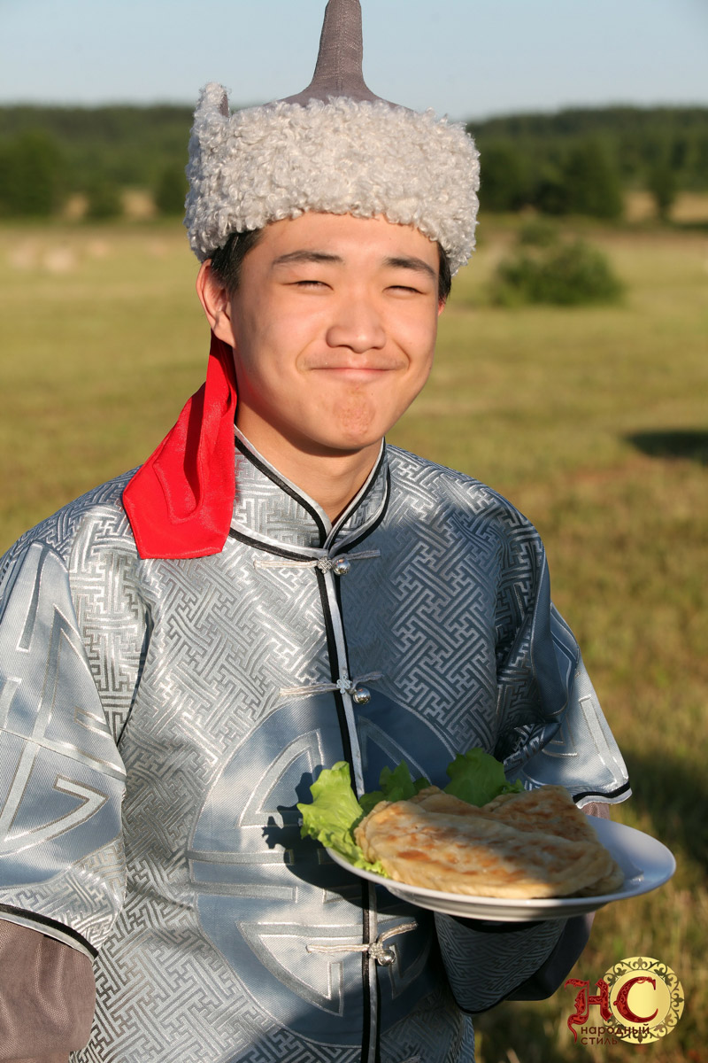 Как рассказать о национальном единстве и многообразии так, чтобы зритель не вывихнул челюсть, зевая? «Страна простора» — как раз такой позитивный пример. Владимирский ролик занял 1-е место в Национальной премии «На благо мира». Рассказываем о награде и самом произведении.