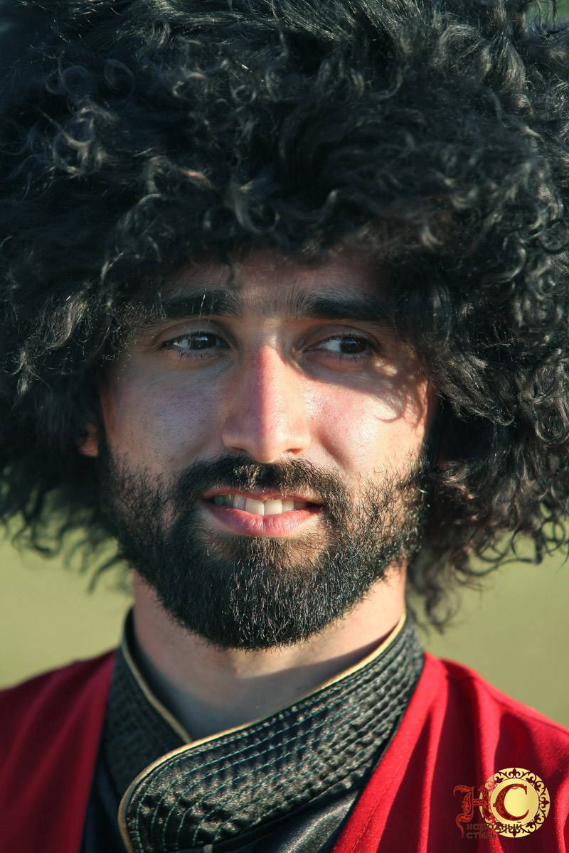 Как рассказать о национальном единстве и многообразии так, чтобы зритель не вывихнул челюсть, зевая? «Страна простора» — как раз такой позитивный пример. Владимирский ролик занял 1-е место в Национальной премии «На благо мира». Рассказываем о награде и самом произведении.