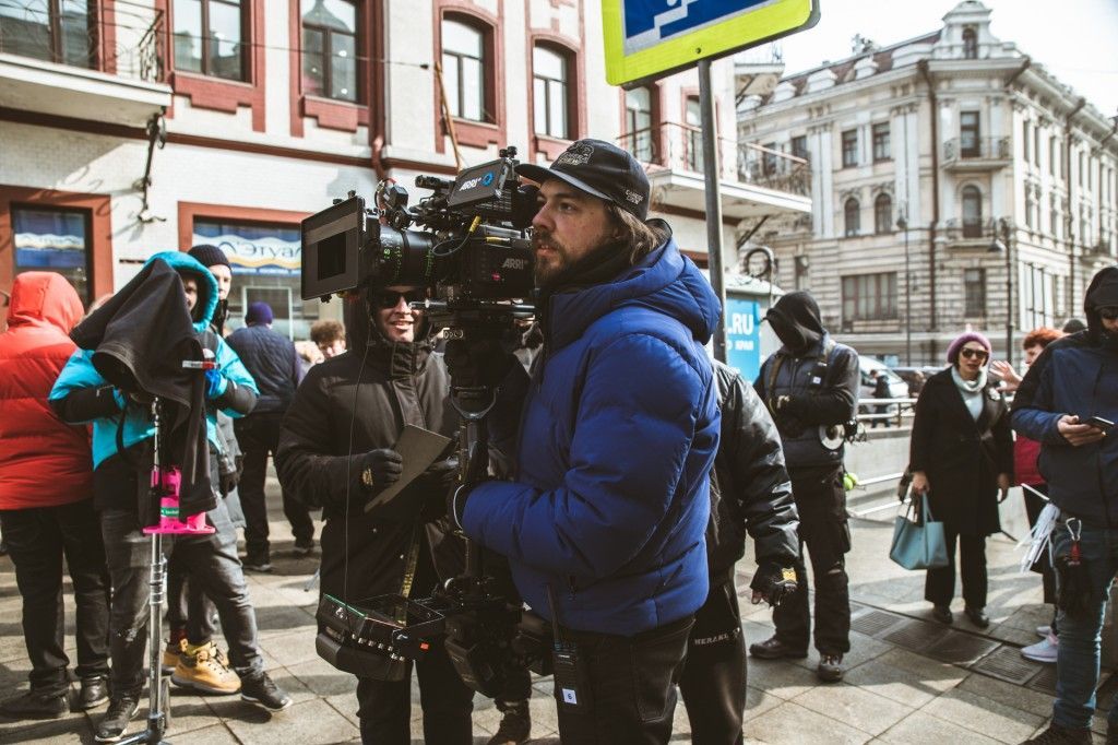 Фильм «Владивосток» Антона Борматова из Мурома вышел на большие экраны. Картина уже получила высокую оценку на фестивале в китайском Шэньчжэне. Жюри отдало ему победу в номинации «Лучший романтический фильм».