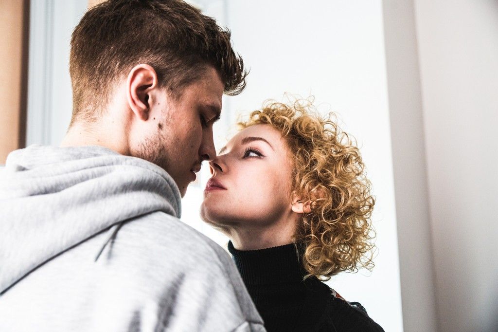 Фильм «Владивосток» Антона Борматова из Мурома вышел на большие экраны. Картина уже получила высокую оценку на фестивале в китайском Шэньчжэне. Жюри отдало ему победу в номинации «Лучший романтический фильм».