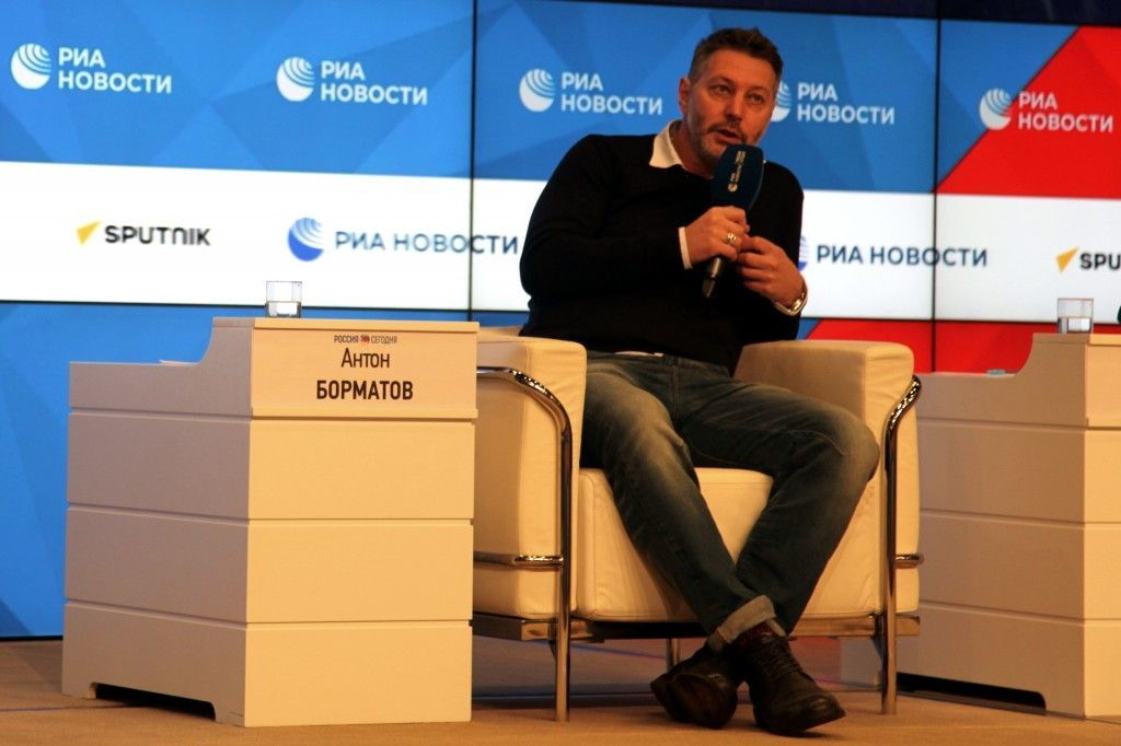 Фильм «Владивосток» Антона Борматова из Мурома вышел на большие экраны. Картина уже получила высокую оценку на фестивале в китайском Шэньчжэне. Жюри отдало ему победу в номинации «Лучший романтический фильм».