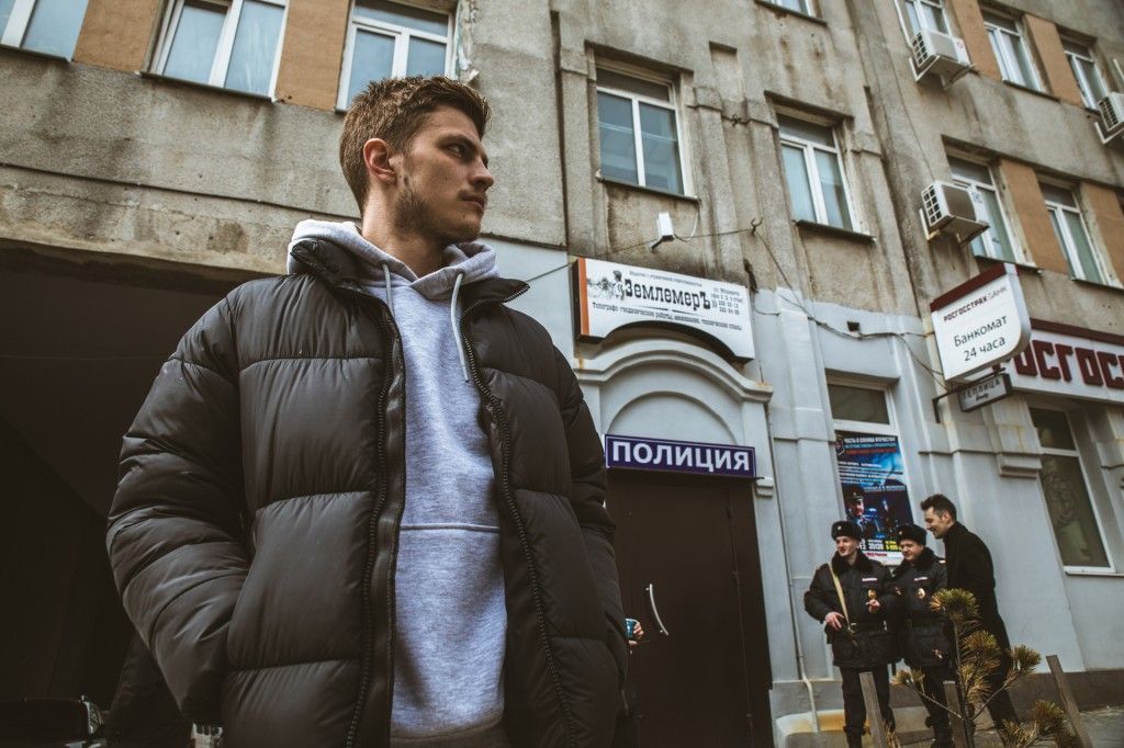 Фильм «Владивосток» Антона Борматова из Мурома вышел на большие экраны. Картина уже получила высокую оценку на фестивале в китайском Шэньчжэне. Жюри отдало ему победу в номинации «Лучший романтический фильм».