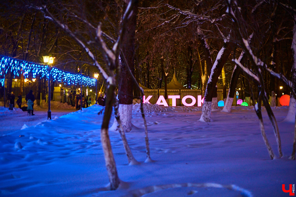 В минувшую пятницу в самом сердце Владимира состоялось торжественное открытие катка на Пушкинском бульваре. «Ключ-Медиа» посетил новогоднее мероприятие и с радостью делится с вами снимками.