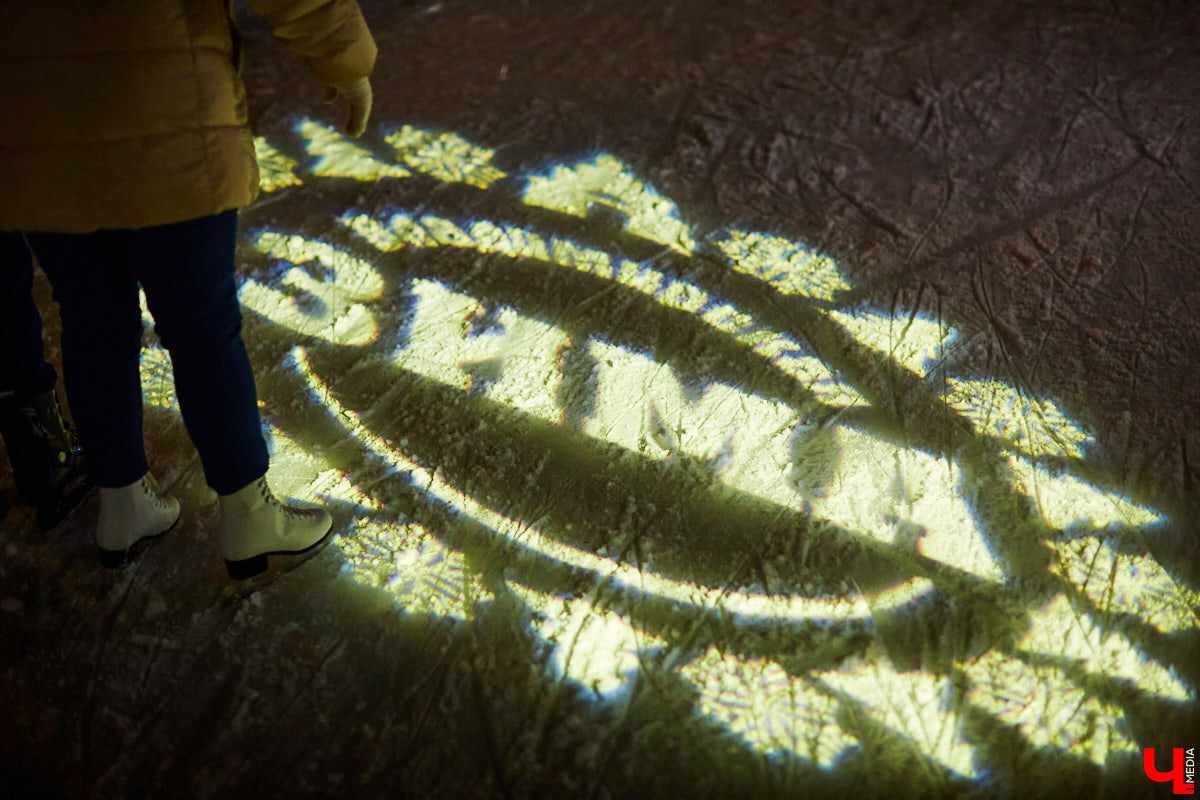 В минувшую пятницу в самом сердце Владимира состоялось торжественное открытие катка на Пушкинском бульваре. «Ключ-Медиа» посетил новогоднее мероприятие и с радостью делится с вами снимками.