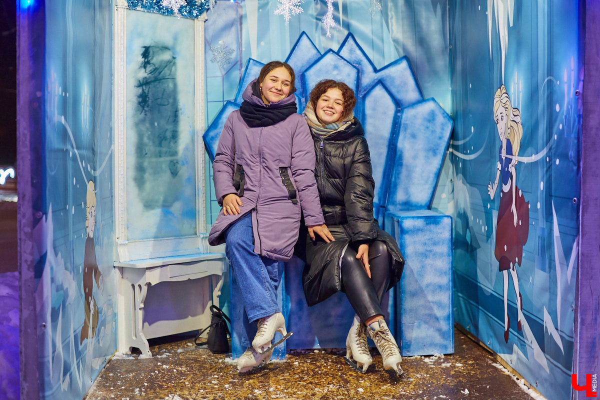 10 дней до Нового года, а в ленте ни одного праздничного снимка? Тогда одевайтесь и бегом на улицу! Украшенный город – идеальное место для сказочной фотосессии.