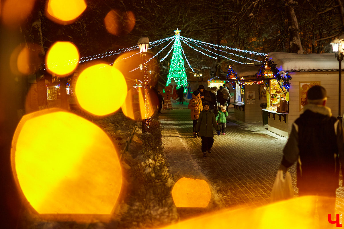 10 дней до Нового года, а в ленте ни одного праздничного снимка? Тогда одевайтесь и бегом на улицу! Украшенный город – идеальное место для сказочной фотосессии.