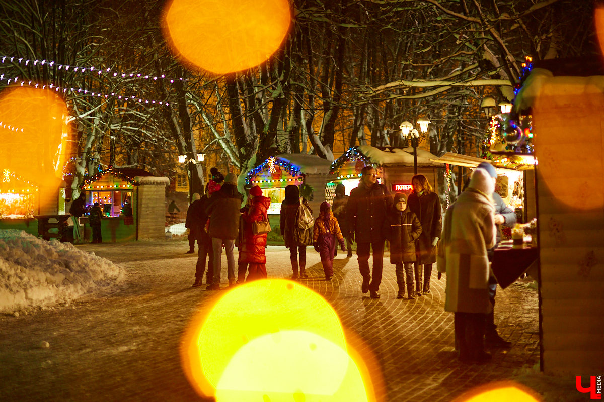 10 дней до Нового года, а в ленте ни одного праздничного снимка? Тогда одевайтесь и бегом на улицу! Украшенный город – идеальное место для сказочной фотосессии.