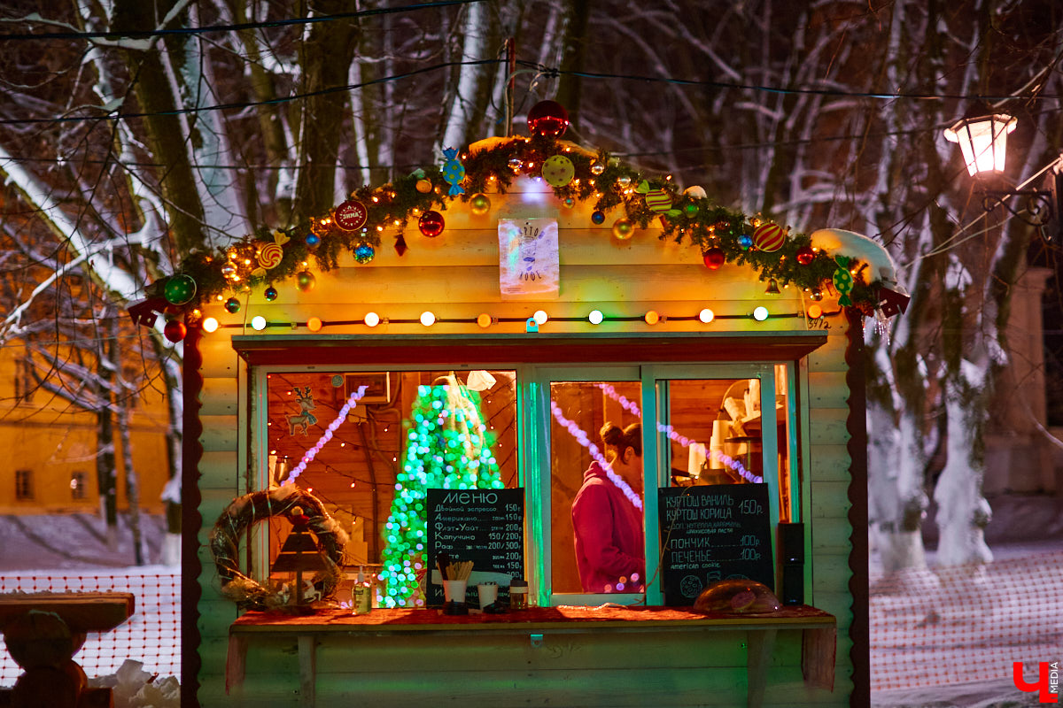 10 дней до Нового года, а в ленте ни одного праздничного снимка? Тогда одевайтесь и бегом на улицу! Украшенный город – идеальное место для сказочной фотосессии.