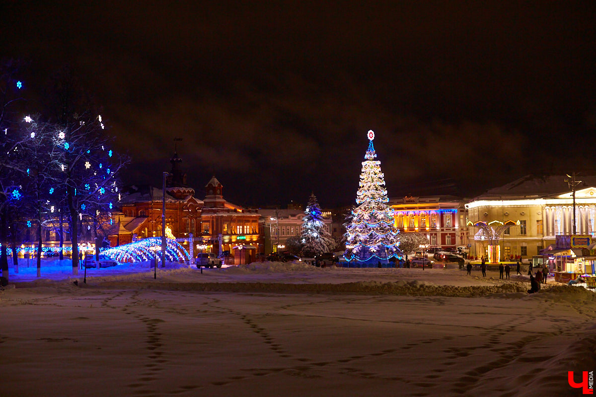 10 дней до Нового года, а в ленте ни одного праздничного снимка? Тогда одевайтесь и бегом на улицу! Украшенный город – идеальное место для сказочной фотосессии.