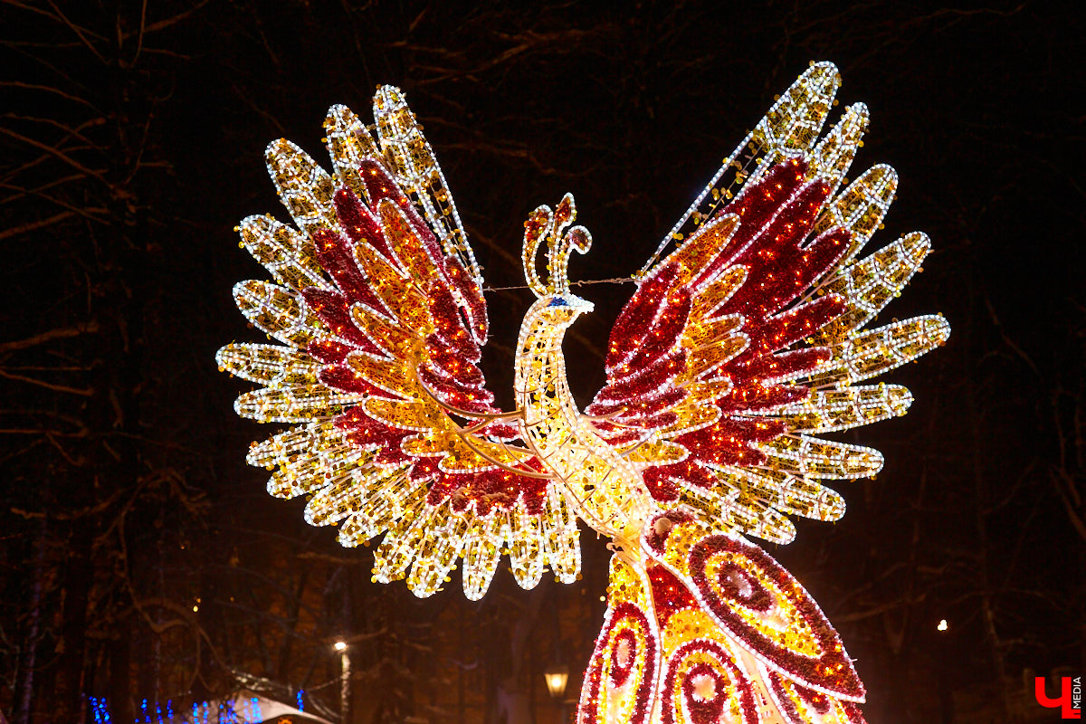 10 дней до Нового года, а в ленте ни одного праздничного снимка? Тогда одевайтесь и бегом на улицу! Украшенный город – идеальное место для сказочной фотосессии.