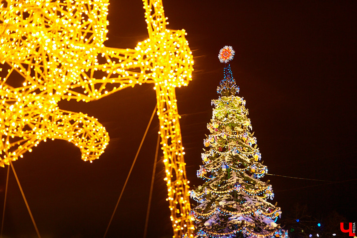 10 дней до Нового года, а в ленте ни одного праздничного снимка? Тогда одевайтесь и бегом на улицу! Украшенный город – идеальное место для сказочной фотосессии.