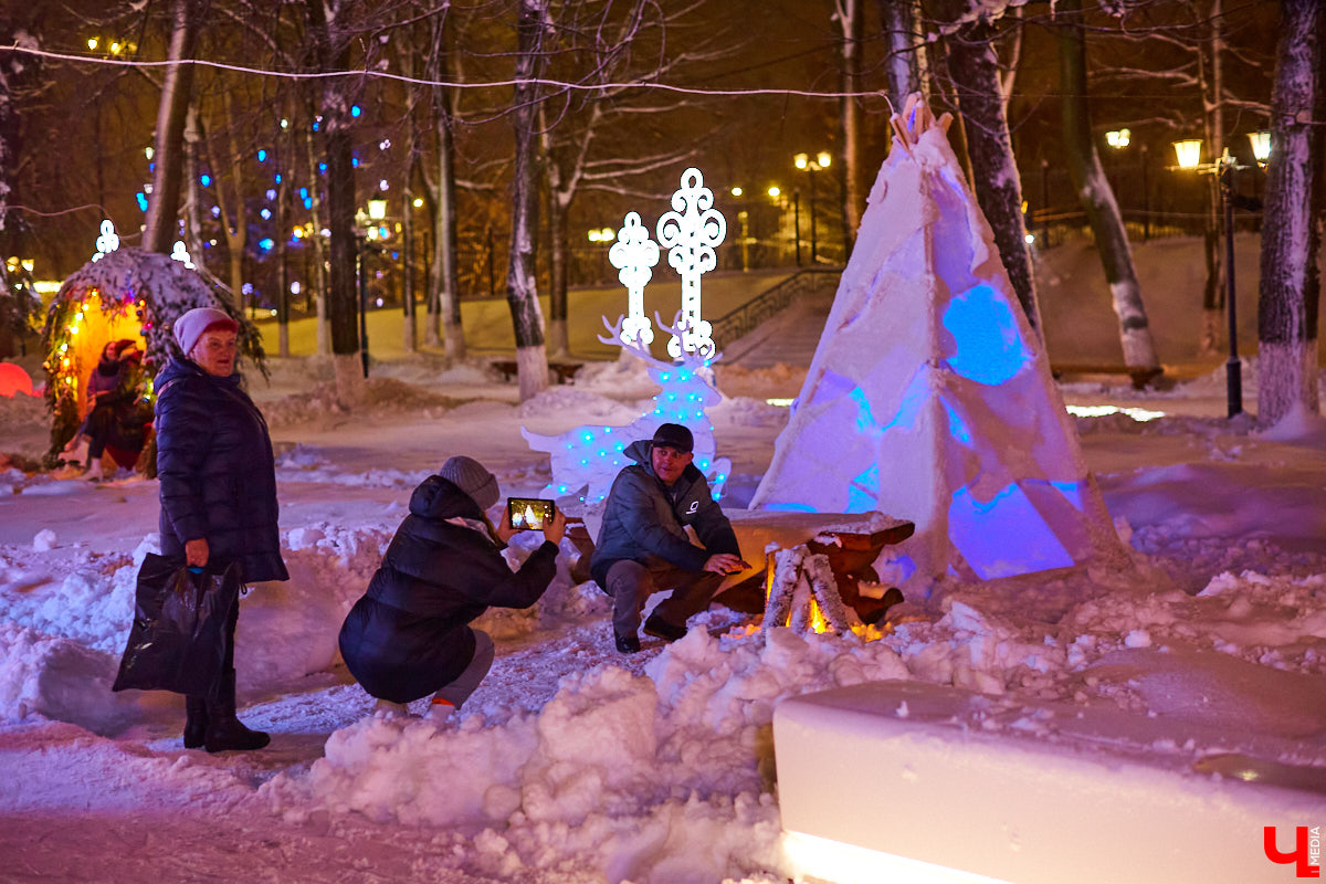 10 дней до Нового года, а в ленте ни одного праздничного снимка? Тогда одевайтесь и бегом на улицу! Украшенный город – идеальное место для сказочной фотосессии.