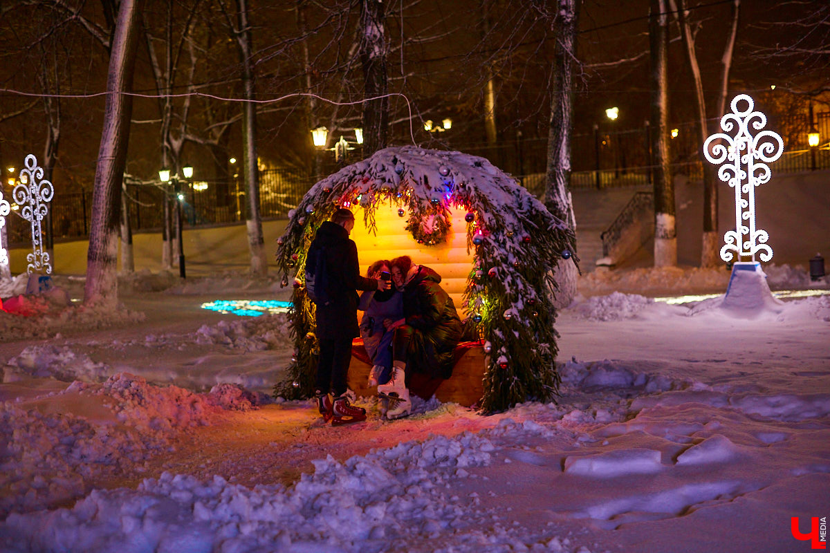 10 дней до Нового года, а в ленте ни одного праздничного снимка? Тогда одевайтесь и бегом на улицу! Украшенный город – идеальное место для сказочной фотосессии.