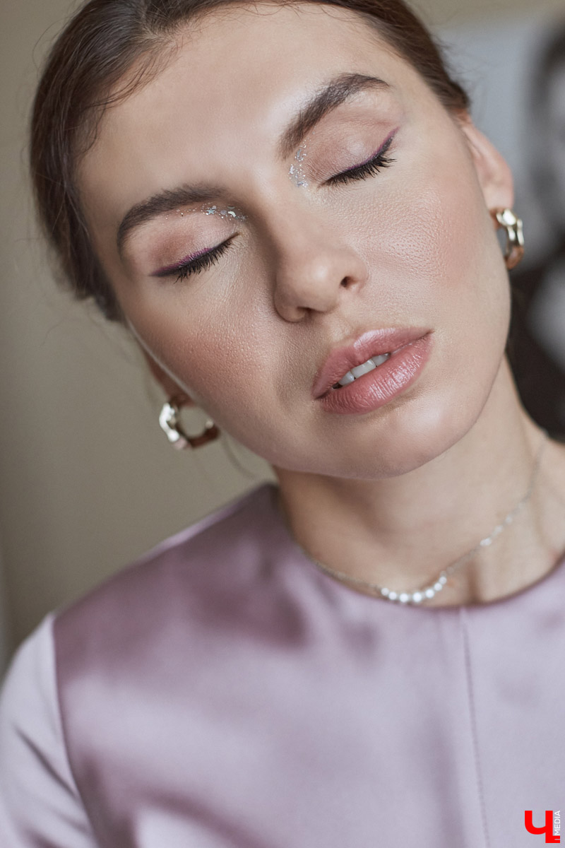 Анастасия Шустикова — основатель и креативный директор владимирского модного бренда. Раскрываем секреты стильной бизнесвумен: естественный макияж, smart casual и привлекательные акценты.