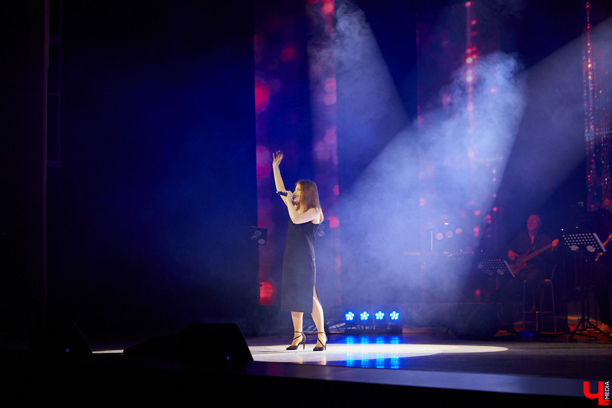 Экономическое образование и джазовая легкость: призер IV областного вокального конкурса «Поющая Губерния» Марина Силашкина об авторском творчестве и песне для «Ключ-Медиа».