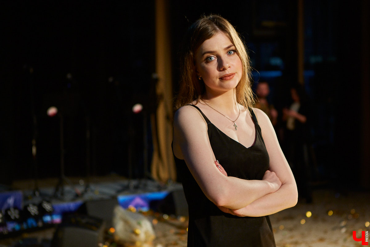 Экономическое образование и джазовая легкость: призер IV областного вокального конкурса «Поющая Губерния» Марина Силашкина об авторском творчестве и песне для «Ключ-Медиа».