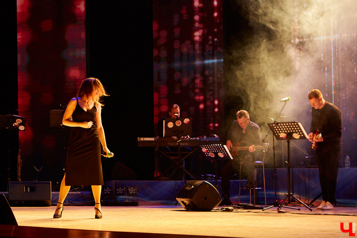 Экономическое образование и джазовая легкость: призер IV областного вокального конкурса «Поющая Губерния» Марина Силашкина об авторском творчестве и песне для «Ключ-Медиа».