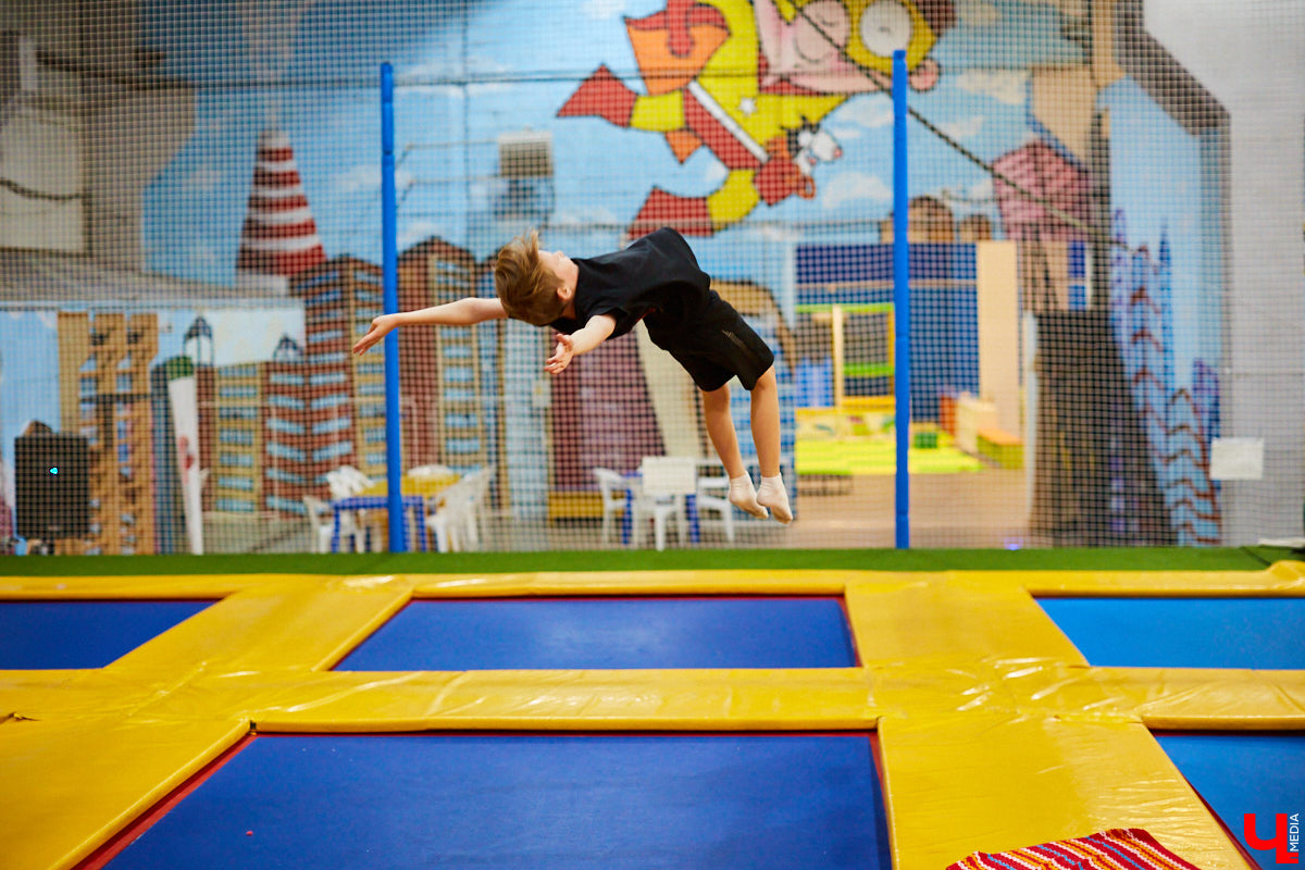 Большой Московский цирк, «Росгосцирк», «Cirque du Soleil» и… тренерство во Владимире. Акробат с говорящей фамилией Алексей Полетаев о суровых цирковых буднях, прыжках на батуте и маленьких воспитанниках из нашего города.