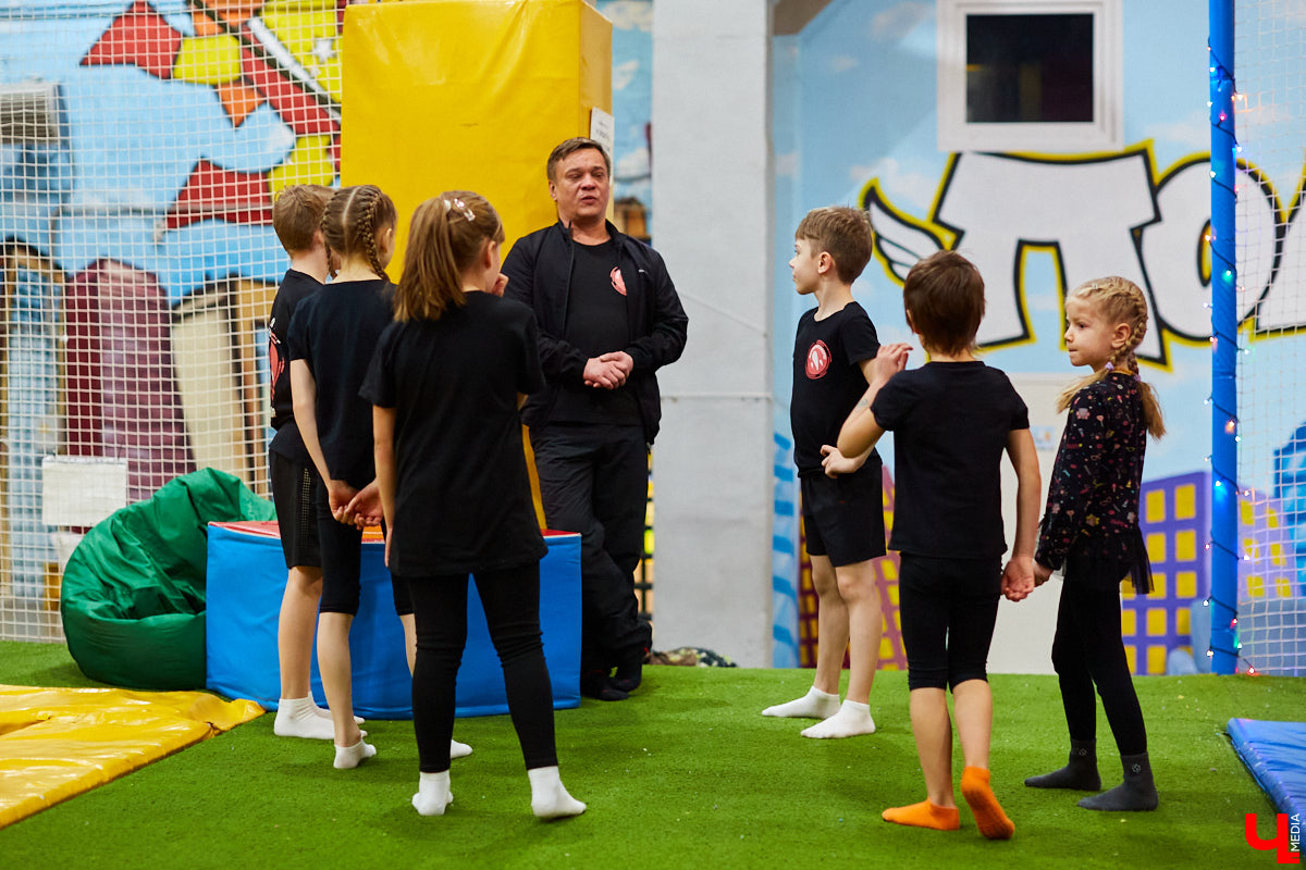 Большой Московский цирк, «Росгосцирк», «Cirque du Soleil» и… тренерство во Владимире. Акробат с говорящей фамилией Алексей Полетаев о суровых цирковых буднях, прыжках на батуте и маленьких воспитанниках из нашего города.