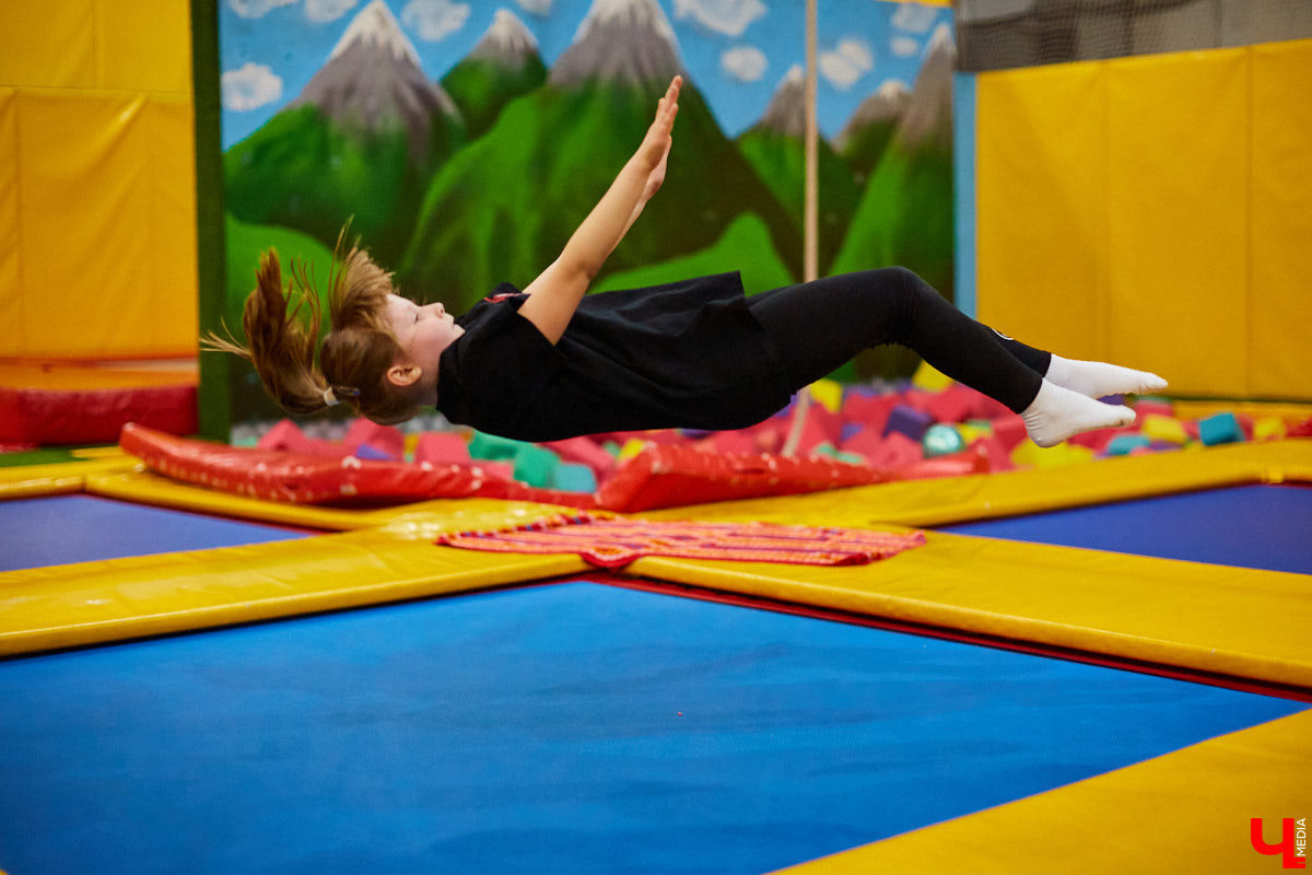 Большой Московский цирк, «Росгосцирк», «Cirque du Soleil» и… тренерство во Владимире. Акробат с говорящей фамилией Алексей Полетаев о суровых цирковых буднях, прыжках на батуте и маленьких воспитанниках из нашего города.