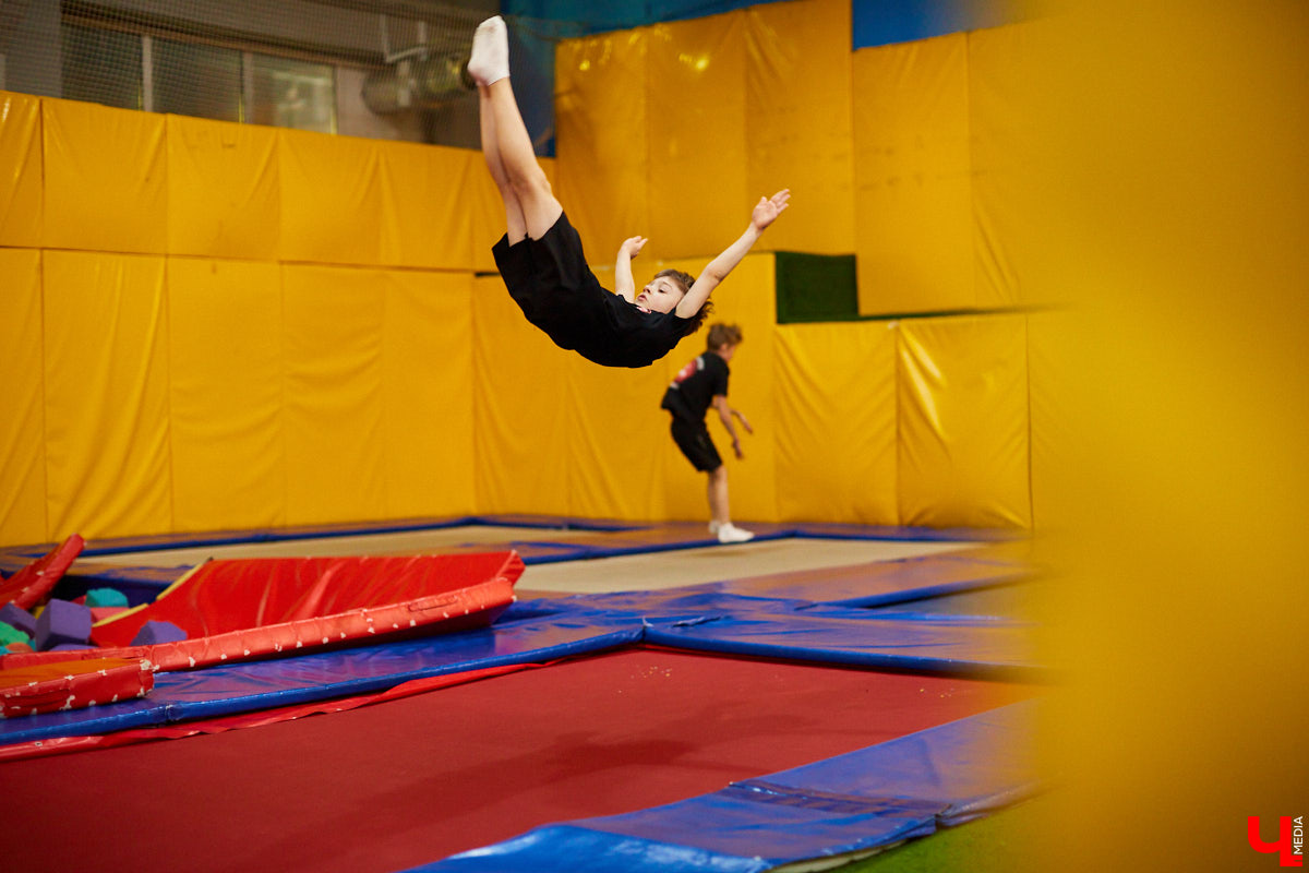 Большой Московский цирк, «Росгосцирк», «Cirque du Soleil» и… тренерство во Владимире. Акробат с говорящей фамилией Алексей Полетаев о суровых цирковых буднях, прыжках на батуте и маленьких воспитанниках из нашего города.