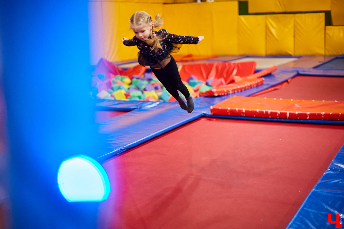 Большой Московский цирк, «Росгосцирк», «Cirque du Soleil» и… тренерство во Владимире. Акробат с говорящей фамилией Алексей Полетаев о суровых цирковых буднях, прыжках на батуте и маленьких воспитанниках из нашего города.