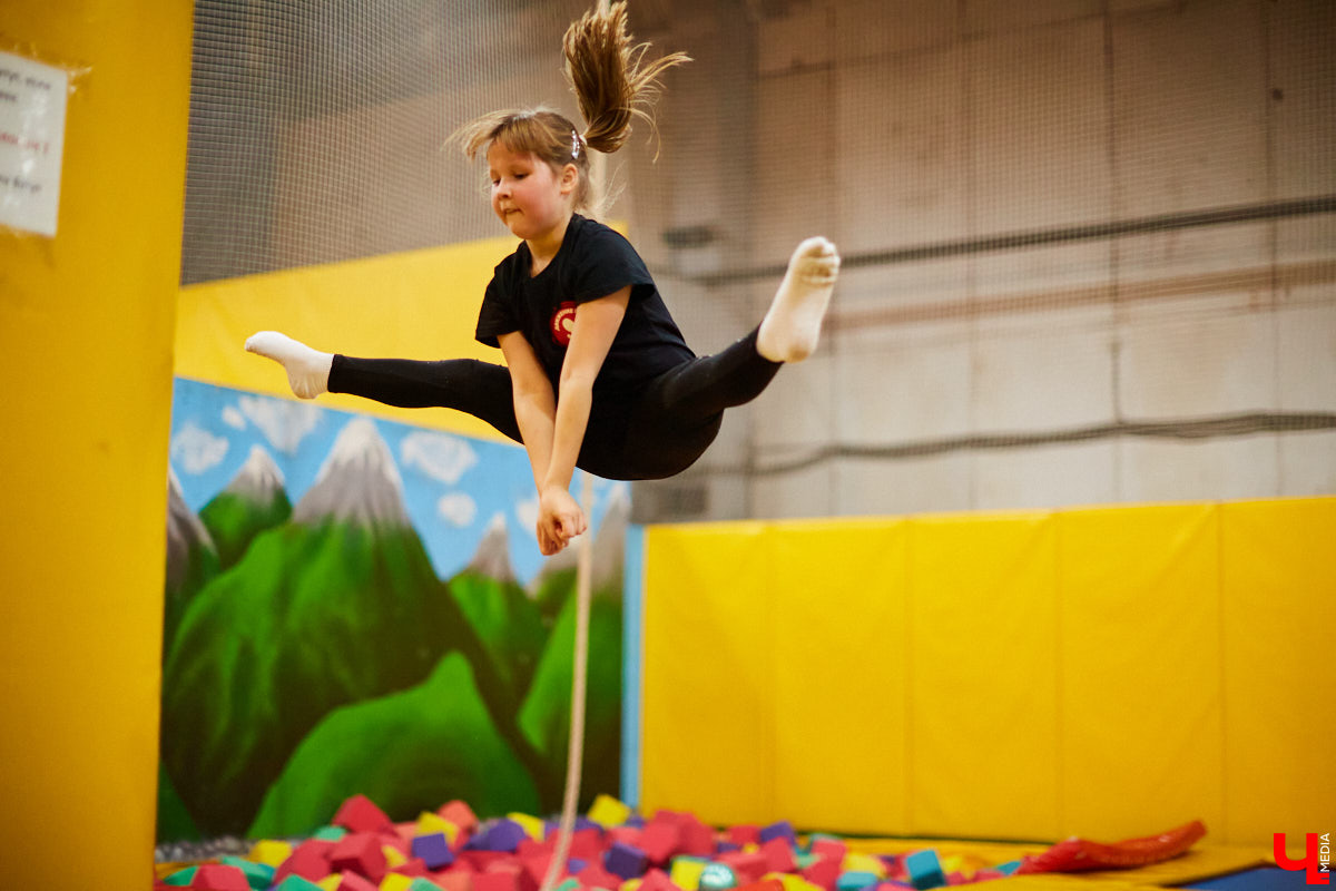 Большой Московский цирк, «Росгосцирк», «Cirque du Soleil» и… тренерство во Владимире. Акробат с говорящей фамилией Алексей Полетаев о суровых цирковых буднях, прыжках на батуте и маленьких воспитанниках из нашего города.
