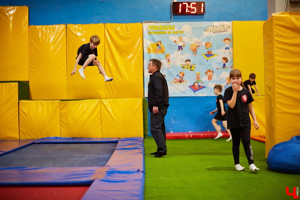 Большой Московский цирк, «Росгосцирк», «Cirque du Soleil» и… тренерство во Владимире. Акробат с говорящей фамилией Алексей Полетаев о суровых цирковых буднях, прыжках на батуте и маленьких воспитанниках из нашего города.