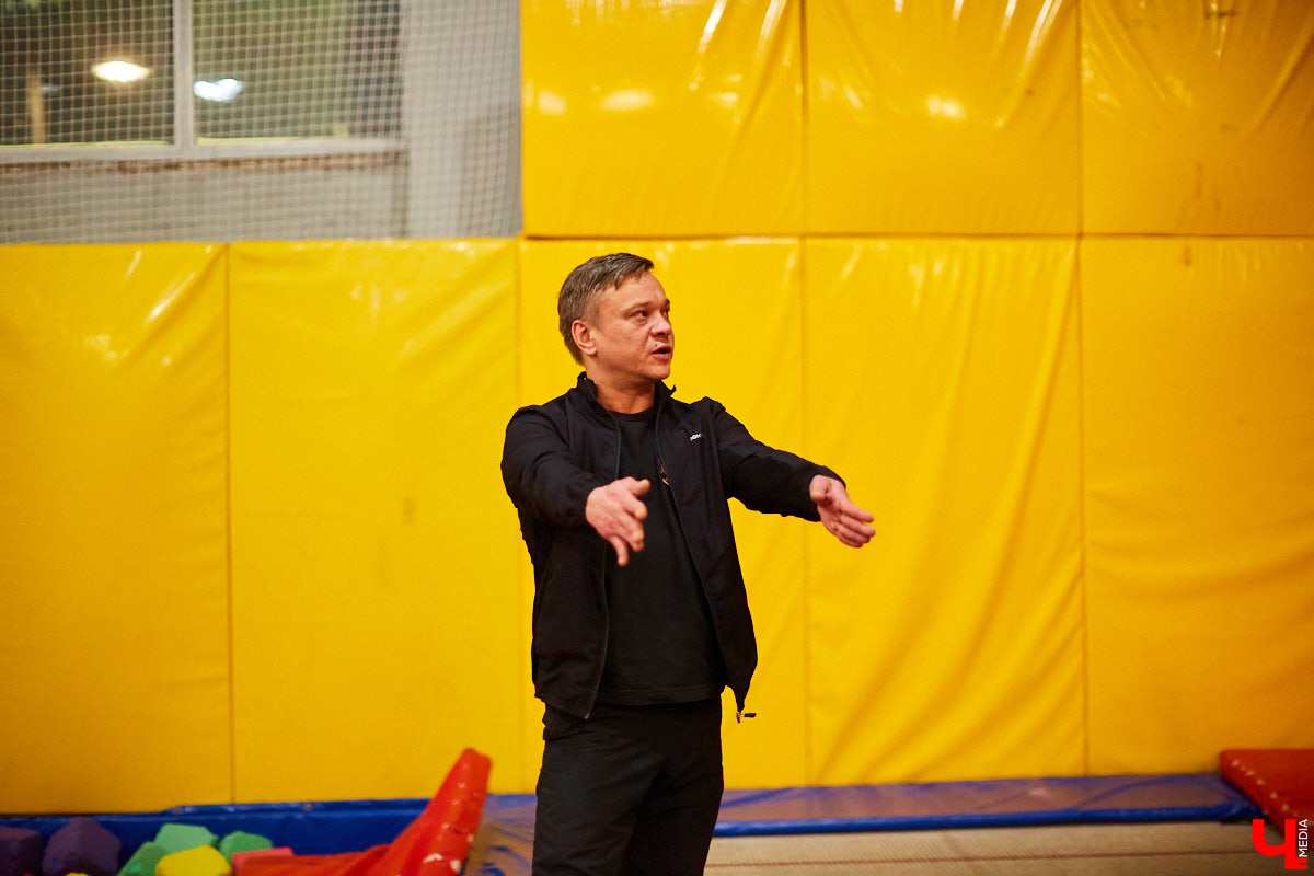 Большой Московский цирк, «Росгосцирк», «Cirque du Soleil» и… тренерство во Владимире. Акробат с говорящей фамилией Алексей Полетаев о суровых цирковых буднях, прыжках на батуте и маленьких воспитанниках из нашего города.