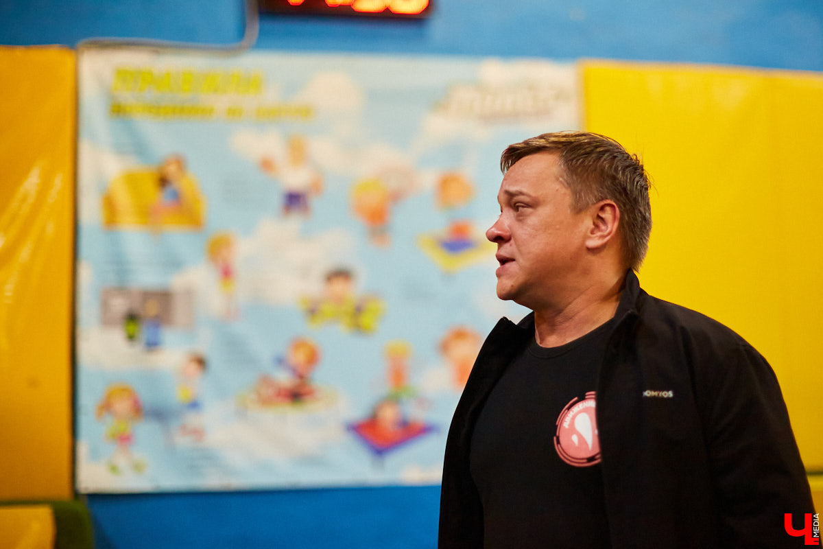 Большой Московский цирк, «Росгосцирк», «Cirque du Soleil» и… тренерство во Владимире. Акробат с говорящей фамилией Алексей Полетаев о суровых цирковых буднях, прыжках на батуте и маленьких воспитанниках из нашего города.