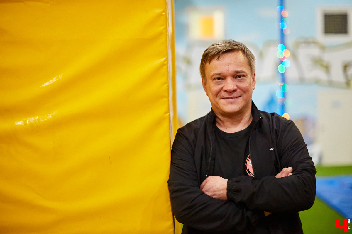 Большой Московский цирк, «Росгосцирк», «Cirque du Soleil» и… тренерство во Владимире. Акробат с говорящей фамилией Алексей Полетаев о суровых цирковых буднях, прыжках на батуте и маленьких воспитанниках из нашего города.