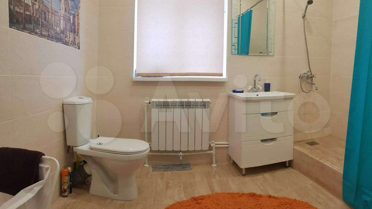 Горожане все чаще предпочитают проводить Новый год в коттедже. Если нет своего, домик можно арендовать. Какие варианты есть на этом рынке в нашем регионе? «Ключ-Медиа» разбирался в вопросе. Спойлер: кое-где ценник впечатляет — четверть миллиона рублей за 3 дня кутежа.