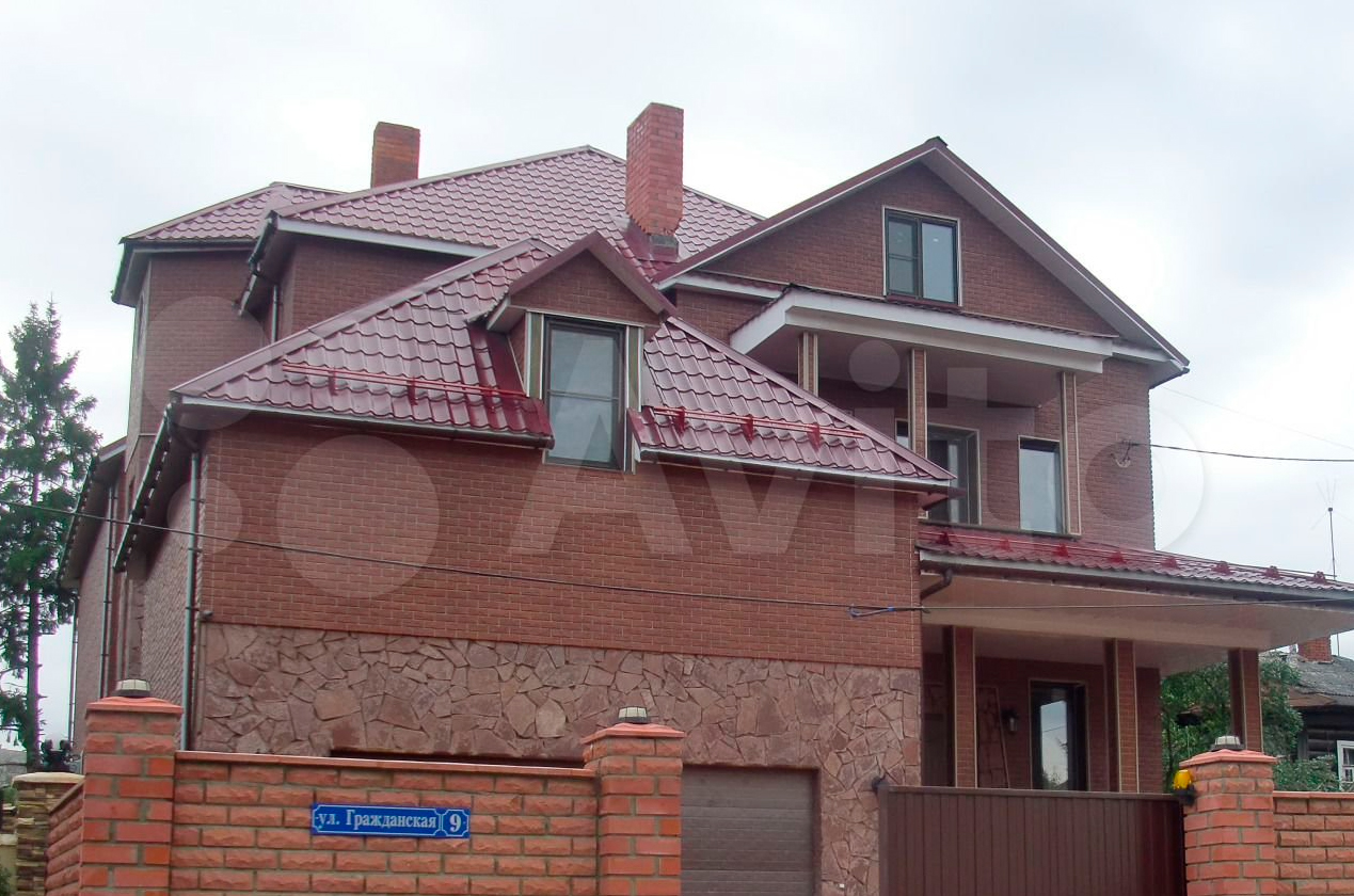 Горожане все чаще предпочитают проводить Новый год в коттедже. Если нет своего, домик можно арендовать. Какие варианты есть на этом рынке в нашем регионе? «Ключ-Медиа» разбирался в вопросе. Спойлер: кое-где ценник впечатляет — четверть миллиона рублей за 3 дня кутежа.