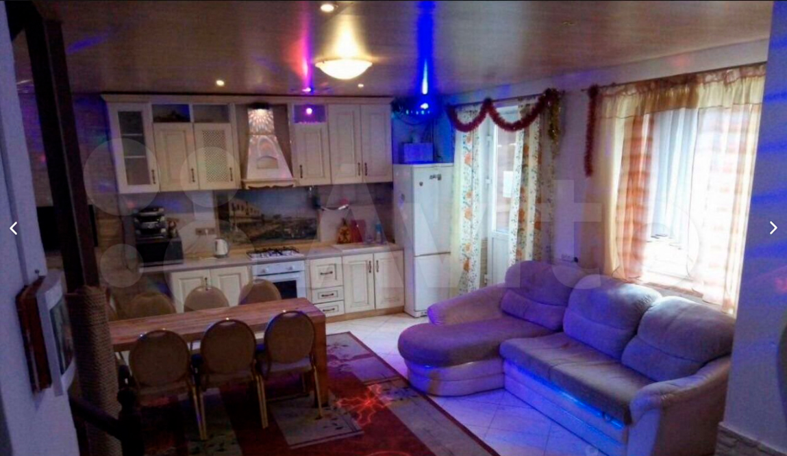 Горожане все чаще предпочитают проводить Новый год в коттедже. Если нет своего, домик можно арендовать. Какие варианты есть на этом рынке в нашем регионе? «Ключ-Медиа» разбирался в вопросе. Спойлер: кое-где ценник впечатляет — четверть миллиона рублей за 3 дня кутежа.