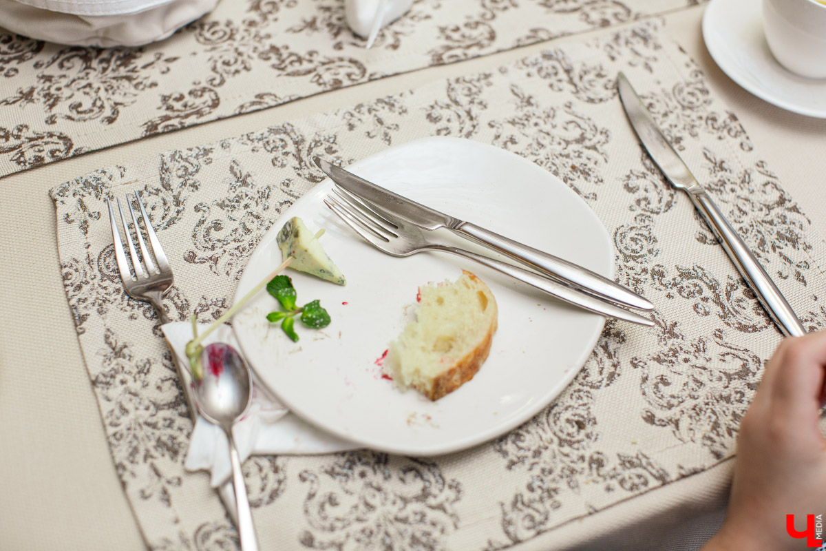 Секреты обращения с салфеткой, язык столовых приборов и благородные манеры изучают во владимирской школе этикета. «Ключ-Медиа» заглянул в гости к ее основательнице.