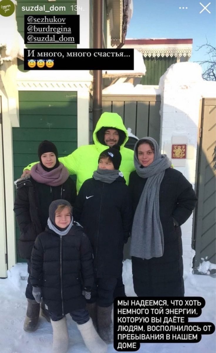 Солист группы «Руки вверх» Сергей Жуков приехал во Владимирскую область. Музыкант любит активный отдых, поэтому простым прогулкам у нас он предпочел освоение новых профессий!