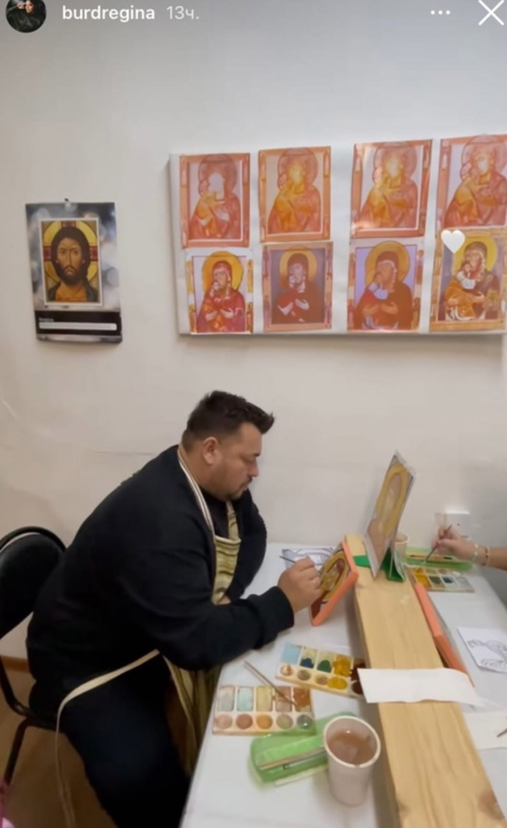 Солист группы «Руки вверх» Сергей Жуков приехал во Владимирскую область. Музыкант любит активный отдых, поэтому простым прогулкам у нас он предпочел освоение новых профессий!