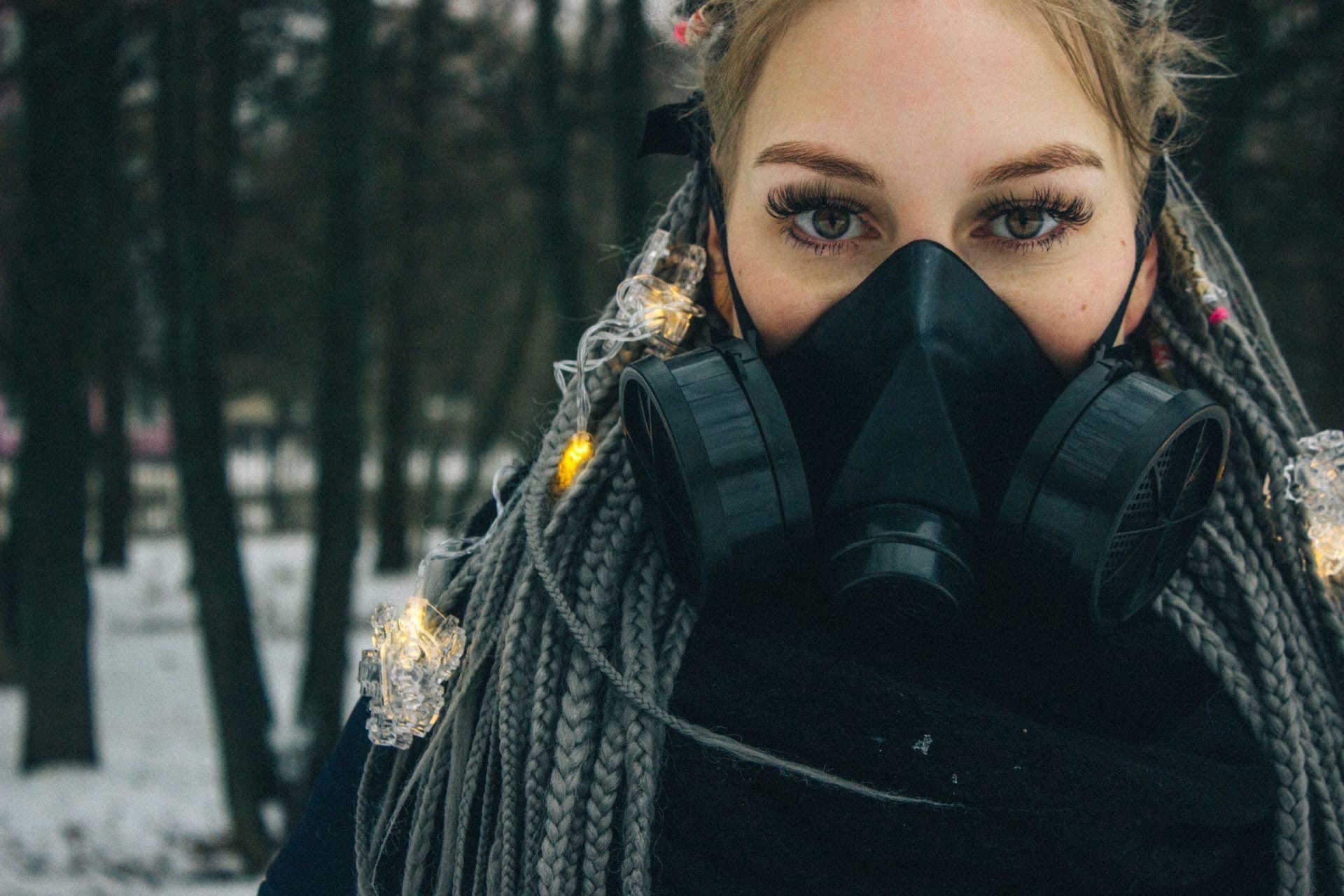 Заброшенная территория и шесть участников; три раунда, опарыши и кузнечики. Ната Доброта делится впечатлениями со съемок хоррор-квеста для YouTube-канала «This Is Rocket». Спойлер: не все пошло по плану.