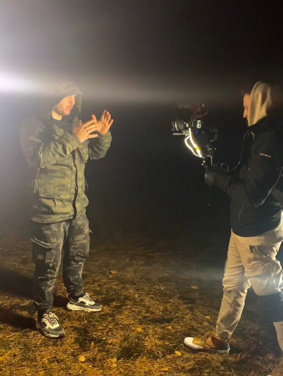 Заброшенная территория и шесть участников; три раунда, опарыши и кузнечики. Ната Доброта делится впечатлениями со съемок хоррор-квеста для YouTube-канала «This Is Rocket». Спойлер: не все пошло по плану.