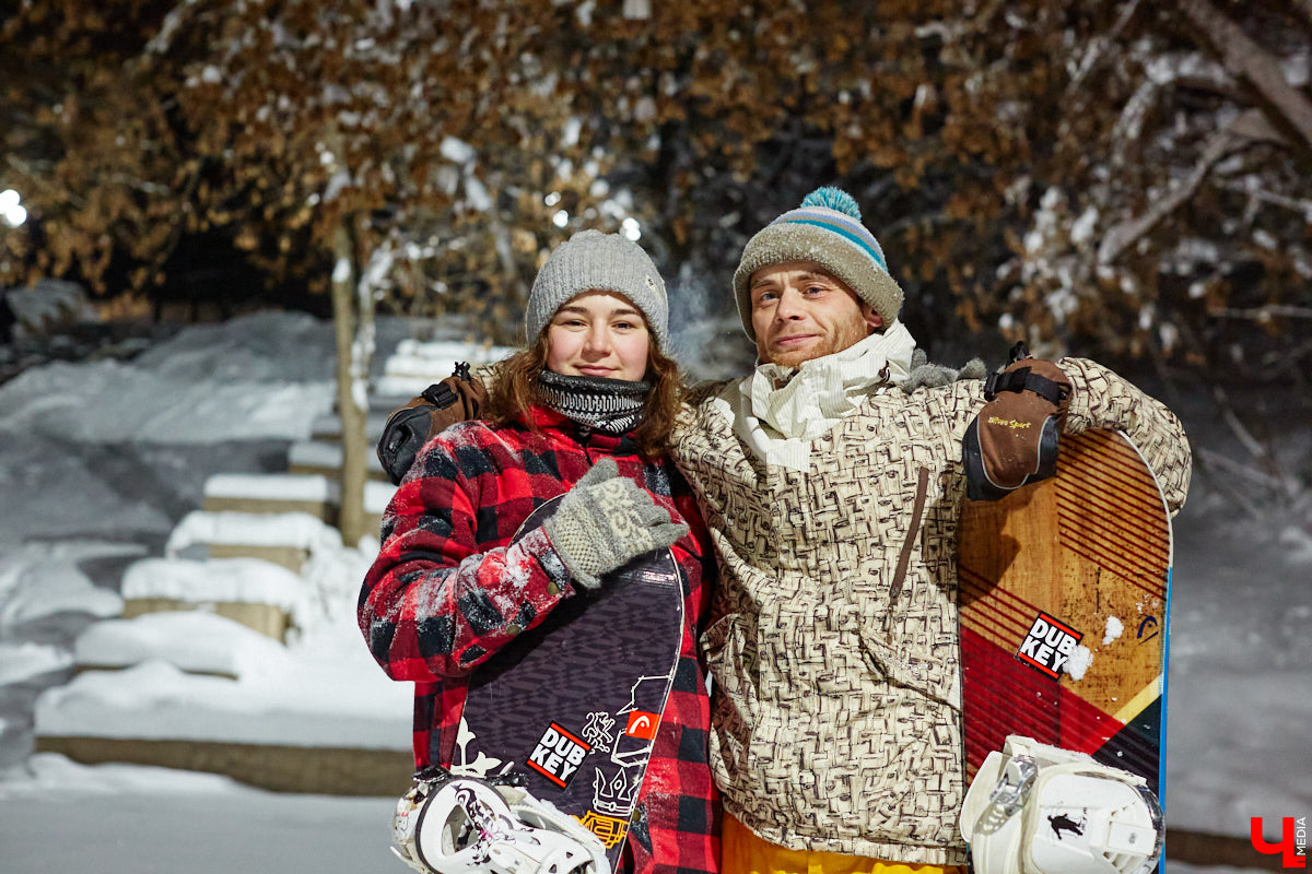 Владимирские экстремалы нередко проявляют изобретательность в выборе локаций для спуска на сноуборде. Стас Наумченков прокатился по лестнице на «Торпедо», Козловому валу и некогда функционирующему склону на Студеной горе. Кстати, почему локация «заблокирована»?