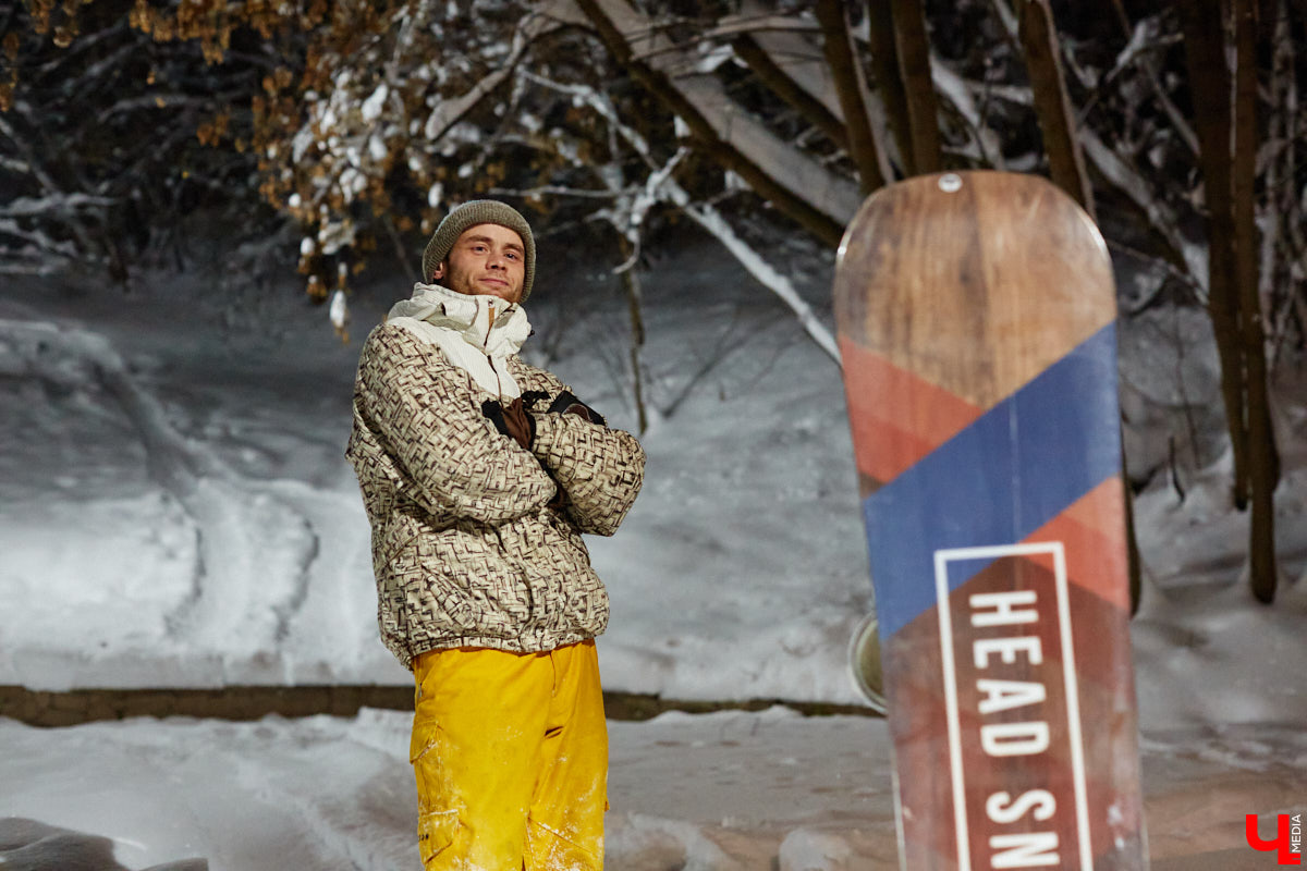 Владимирские экстремалы нередко проявляют изобретательность в выборе локаций для спуска на сноуборде. Стас Наумченков прокатился по лестнице на «Торпедо», Козловому валу и некогда функционирующему склону на Студеной горе. Кстати, почему локация «заблокирована»?