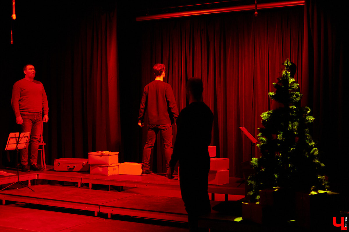 Если вы уже нарядили праздничную елку, но под хвойными лапами не обнаружили новогоднего настроения — внемлите. В последнее воскресенье года, 26 декабря, во Владимире состоялась премьера спектакля «Как я провел эту зиму».