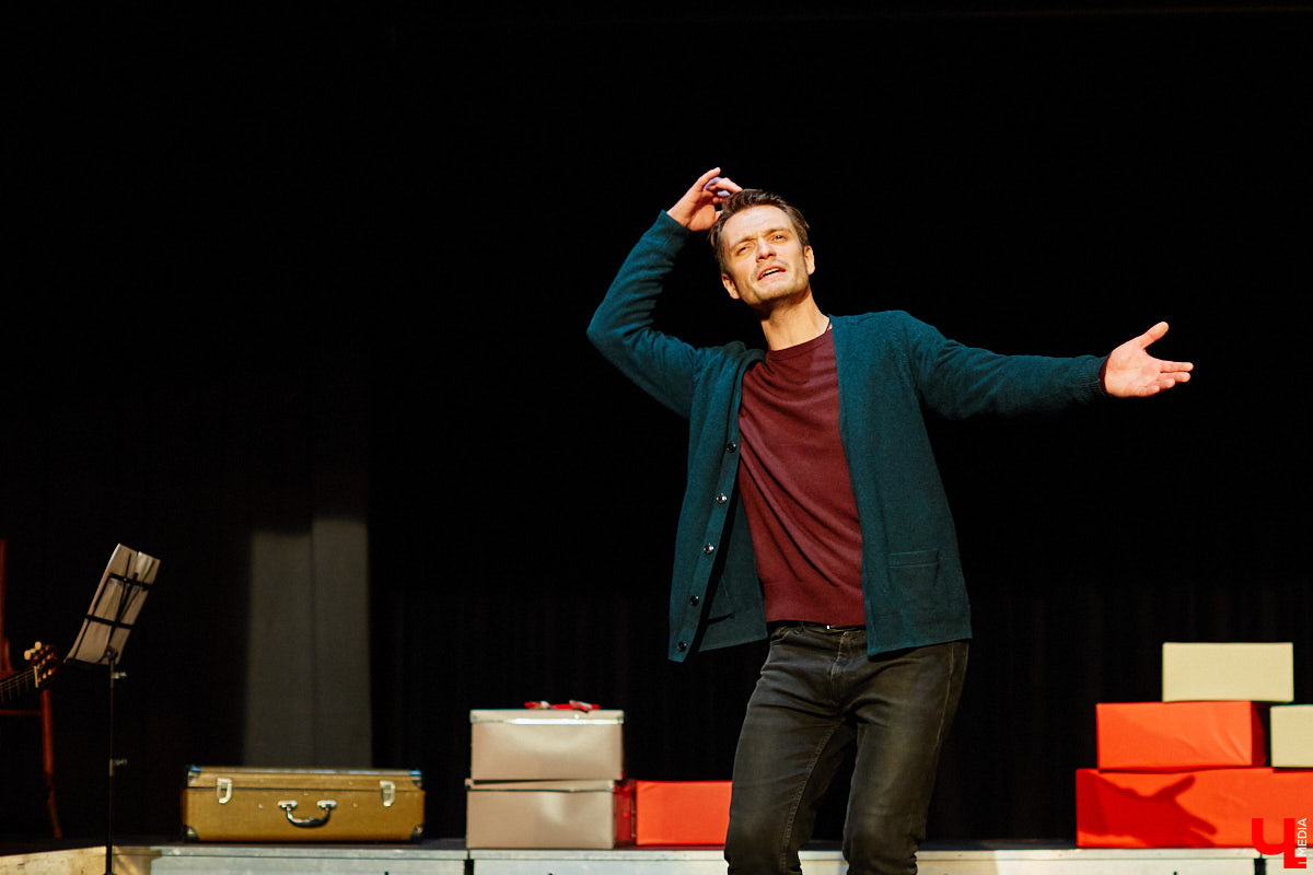 Если вы уже нарядили праздничную елку, но под хвойными лапами не обнаружили новогоднего настроения — внемлите. В последнее воскресенье года, 26 декабря, во Владимире состоялась премьера спектакля «Как я провел эту зиму».