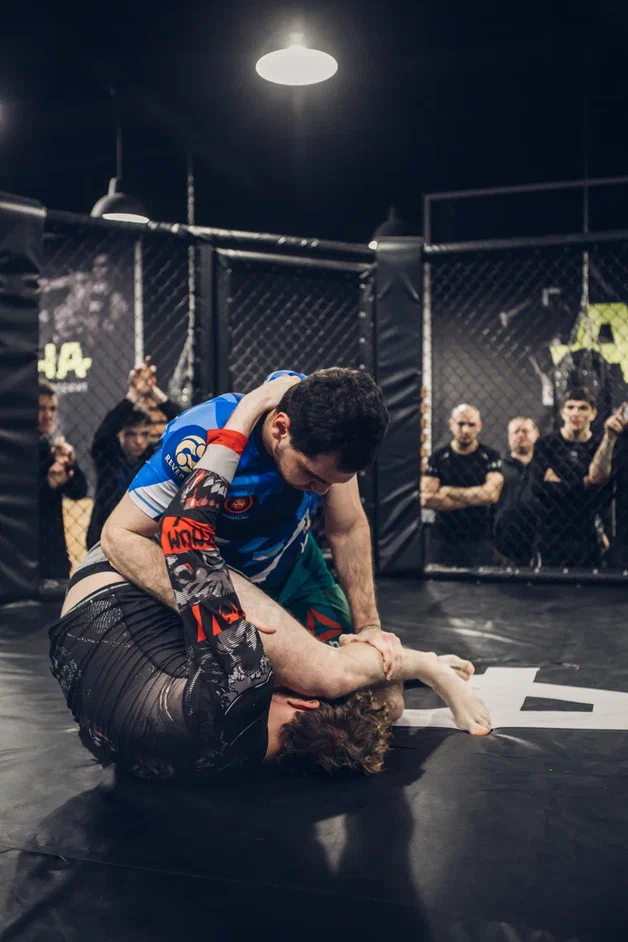 Второй турнир по грэпплингу и джиу-джитсу «EPOS TOURNAMENT» собрал немало участников со всей области. Были слезы на татами, сражения девочек с мальчиками, битва за деньги. Подробности в репортаже!