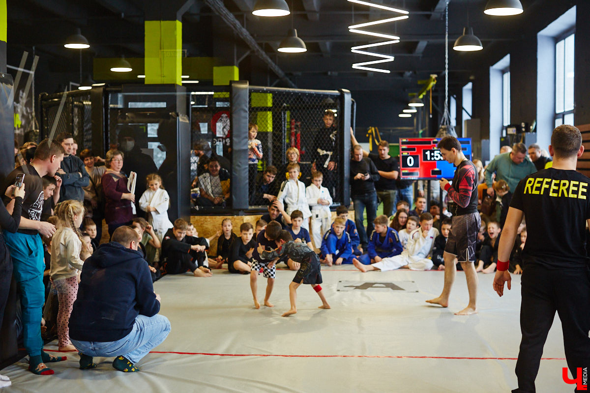 Второй турнир по грэпплингу и джиу-джитсу «EPOS TOURNAMENT» собрал немало участников со всей области. Были слезы на татами, сражения девочек с мальчиками, битва за деньги. Подробности в репортаже!