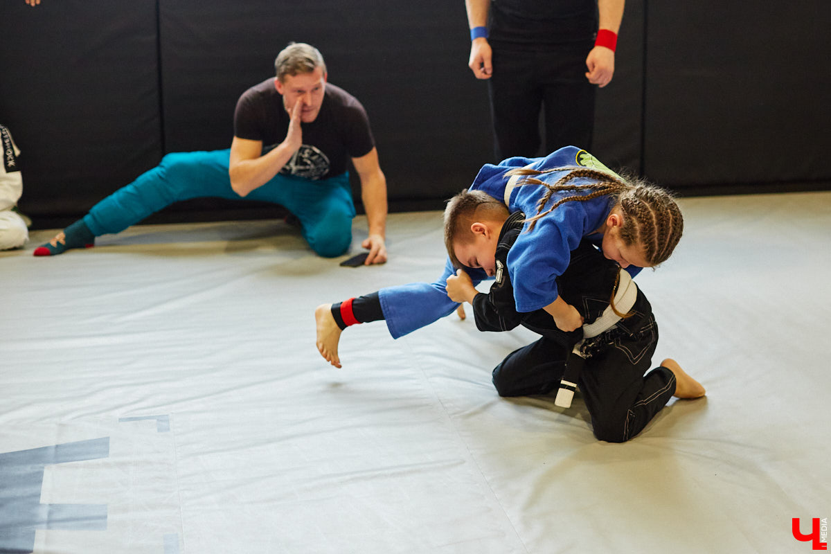 Второй турнир по грэпплингу и джиу-джитсу «EPOS TOURNAMENT» собрал немало участников со всей области. Были слезы на татами, сражения девочек с мальчиками, битва за деньги. Подробности в репортаже!