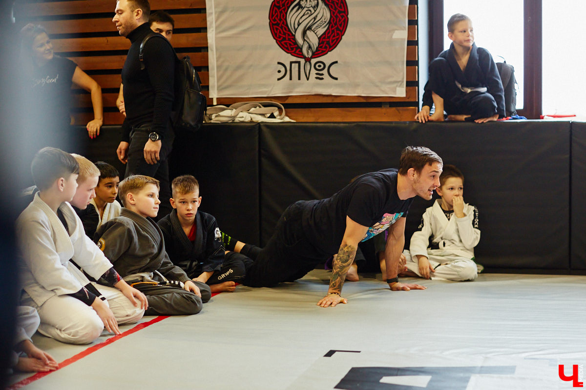 Второй турнир по грэпплингу и джиу-джитсу «EPOS TOURNAMENT» собрал немало участников со всей области. Были слезы на татами, сражения девочек с мальчиками, битва за деньги. Подробности в репортаже!