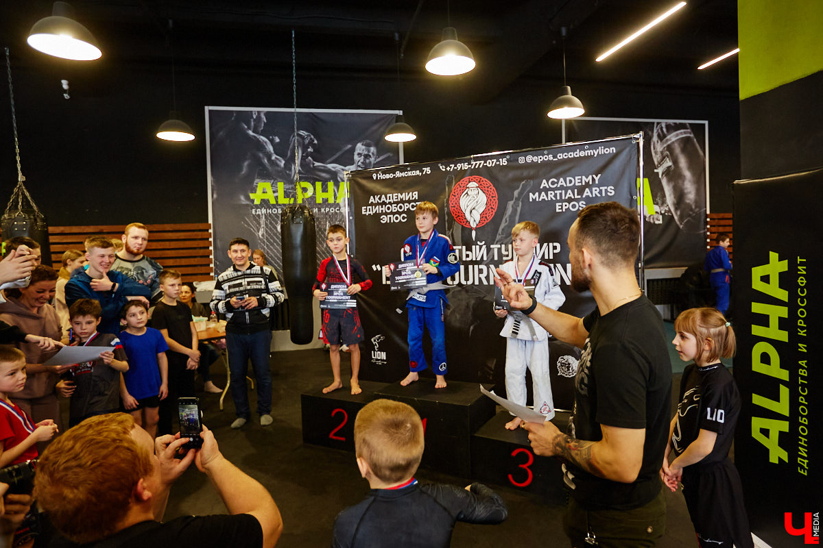 Второй турнир по грэпплингу и джиу-джитсу «EPOS TOURNAMENT» собрал немало участников со всей области. Были слезы на татами, сражения девочек с мальчиками, битва за деньги. Подробности в репортаже!